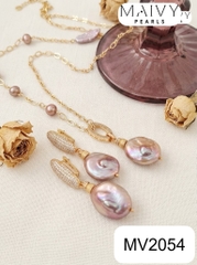 MV2054 | Set Dây Chuyền Và Bông Tai Ngọc Trai Cúc Áo Hồng Ánh Tím - Trẻ Trung, Tôn Da Và Tinh Tế