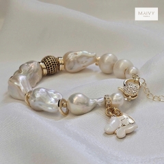 MV2129 - Lắc tay Baroque trắng mix charm
