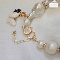 MV2129 - Lắc tay Baroque trắng mix charm