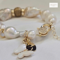 MV2129 - Lắc tay Baroque trắng mix charm