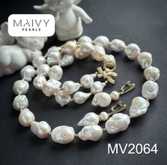 MV2064 - Set Trai Baroque Trắng Charm Nơ Gồm 3 Sản Phẩm Dây Chuyền/ Lắc Tay/Bông Tai 2 Màu Mạ Vàng/Xi Kim