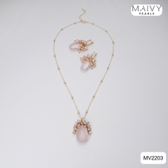 MV2203 - Set Trai Gạo Mix Đá Thạch Anh Hồng Gồm Dây Chuyền / Lắc Tay