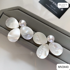MV2443- Bông tai 3 cánh xà cừ trắng mix trai