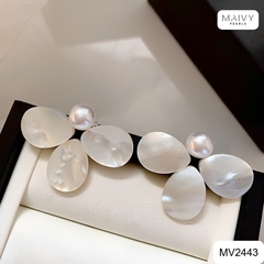 MV2443- Bông tai 3 cánh xà cừ trắng mix trai