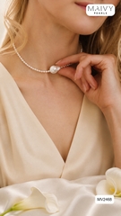 MV2468 - Dây chuyền ngọc trai gạo nhí nhấn mặt là ngọc trai baroque dài 38cm đeo kiểu chocker màu trắng