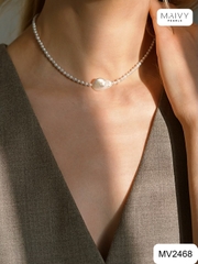 MV2468 - Dây chuyền ngọc trai gạo nhí nhấn mặt là ngọc trai baroque dài 38cm đeo kiểu chocker màu trắng