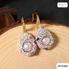 MV2488 - Bông tai kiểu trung đông gồm ngọc trai baroque trắng nhấn đá màu xung quanh dáng móc