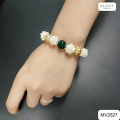 MV2527- Lắc tay ngọc trại dị nhí trắng kết chùm mix đá xanh và charm bạc 925 mạ vàng 18k