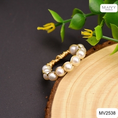 MV2538 - Nhẫn ngọc trai trắng 3mm kết bằng sợi bạc 925 mạ vàng 18k