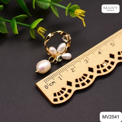 MV2541 - Bông tai ngọc trai trắng nhấn đá spinel đen