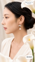MV2541 - Bông tai ngọc trai trắng nhấn đá spinel đen