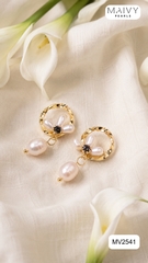 MV2541 - Bông tai ngọc trai trắng nhấn đá spinel đen
