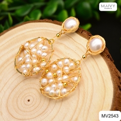 MV2543 - Bông tai ngọc trai trắng xếp tạo kiểu trong vòng tròng bạc 925 mạ vàng 18k