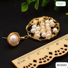 MV2543 - Bông tai ngọc trai trắng xếp tạo kiểu trong vòng tròng bạc 925 mạ vàng 18k
