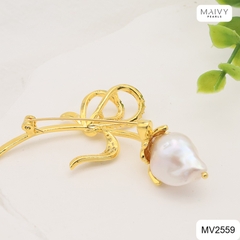 MV2559 - Cài áo hoa lan thiết kế viên trai baroque màu trắng phụ kiện bạc 925 mạ vàng 18k