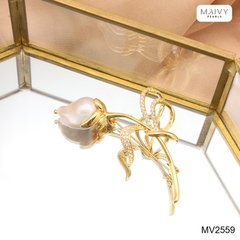 MV2559 - Cài áo hoa lan thiết kế viên trai baroque màu trắng phụ kiện bạc 925 mạ vàng 18k
