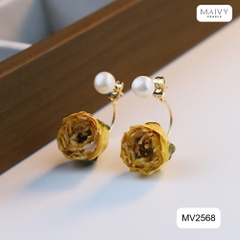 MV2568  - Bông tai hoa hồng khô phủ keo mix ngọc trai trắng màu vàng