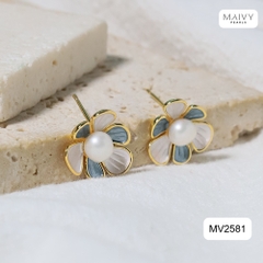 MV2581- Bông tai hoa 6 cánh nhấn nhụy ngọc trai ngọt tròn trắng sz 5-6mm