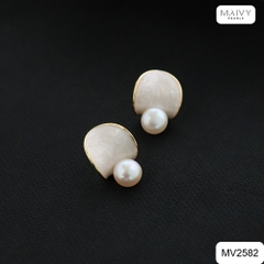 MV2582- Bông tai hình lá nhấn viên ngọc trai ngọt trắng size 5-6mm