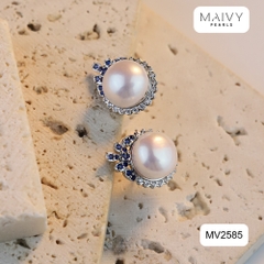 MV2585 - bông tai ngọc trai trắng đính viền đá xanh và trắng