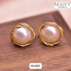 MV2597 - Bông tai ngọc trai ngọt tròn trắng quấn viền bạc 925 mạ vàng 18k