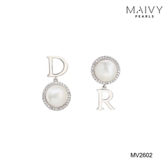 MV2602 - Bông tai ngọc trai trắng size 8mm đối xứng mix chữ DR