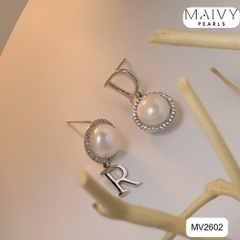 MV2602 - Bông tai ngọc trai trắng size 8mm đối xứng mix chữ DR