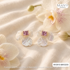 MV2610 - Set dây chuyền ngọc trai gạo màu trắng nhấn mặt đá cz hồng và bông tai xà cừ dáng hoa đào