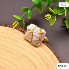 MV2511- Nhẫn ngọc bai baroque hình chữ nhật màu hồng ánh tím