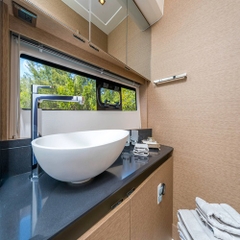 Du thuyền Prestige 460 – Du thuyền lái nóc hạng sang tại Hạ Long