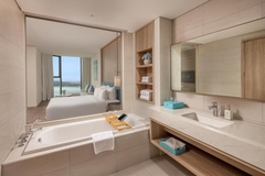 Combo Du thuyền Saquila Yacht + Khách sạn À La Carte Hạ Long