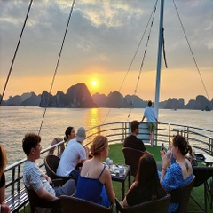 Tàu Hồng Hải  (Dragon King Cruise)