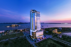 Combo Du thuyền Dolphin Cruise + Khách sạn Radisson Blu Hạ Long