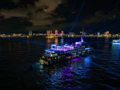 Thuê trọn du thuyền ngủ đêm Ambassador Cruise tổ chức sự kiện