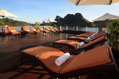 Du Thuyền Perla Dawn Sails