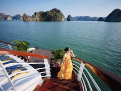 Du thuyền Hạ Long Diamond Cruise ( ăn tối)