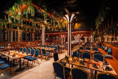 Charter du thuyền Dolphin Hạ Long: Giải pháp tổ chức sự kiện, gala dinner chuyên nghiệp