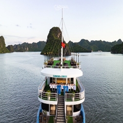 Tàu sắt 3 tầng Carnival Cruise