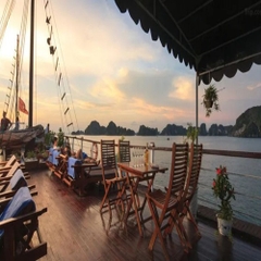 Du thuyền Garden Bay Legend