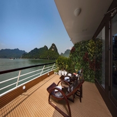 Du thuyền Scarlet Pearl Cruise