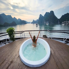 Du thuyền Scarlet Pearl Cruise