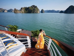 Thuê trọn du thuyền trong ngày Diamond Cruise tổ chức sự kiện