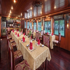 Du thuyền Rosa Boutique