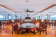 Ăn Buffet Trên Du Thuyền Indochina Queen