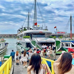 Du thuyền Vera Cruise ( Tàu tối)