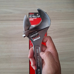 Mỏ lết Lobster M300