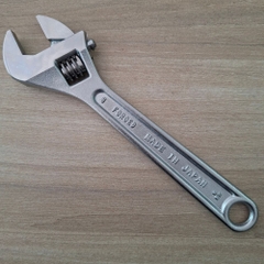 Mỏ lết Lobster M200