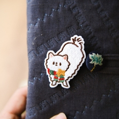 Hình thêu dạng pin cài 