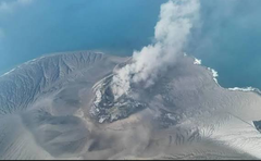 Bụi núi lửa Anak Krakatau tại Indonesia