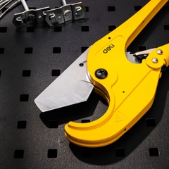 Kéo cắt ống nhựa kích thước 63mm EDL2509